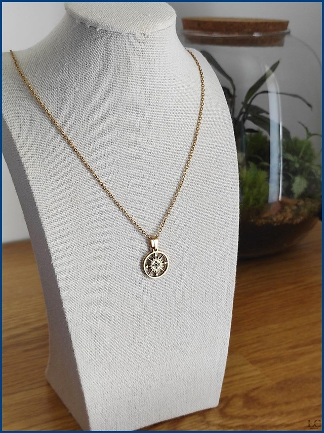 Collier boussole dorée