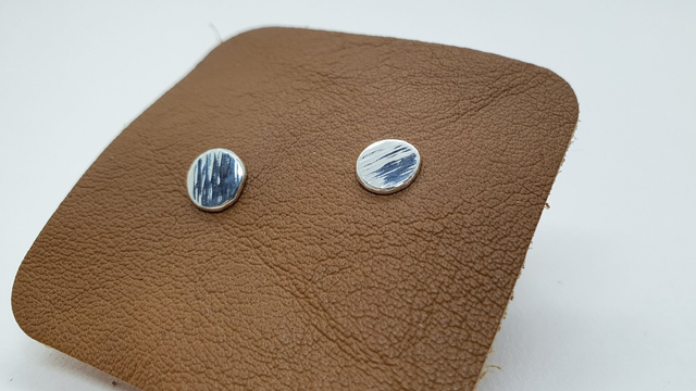 Puces d'oreilles "Pluie" – Argent massif martelé