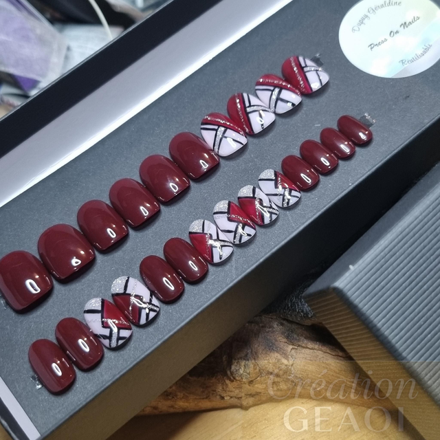 Burberry bordeaux little oval S