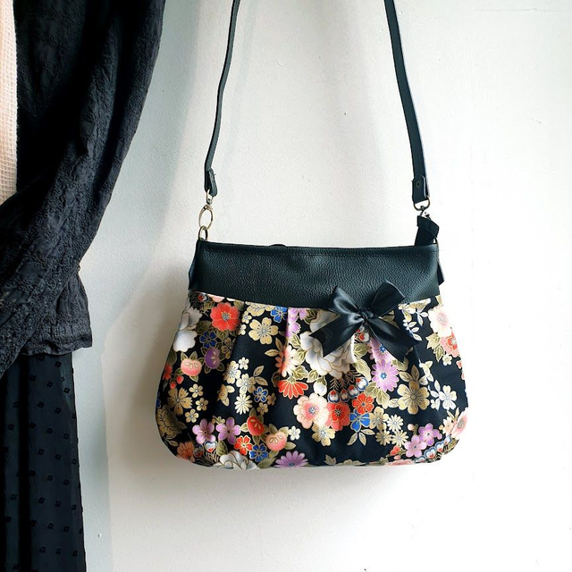 Sac à bandoulière fermeture zippée "Kanako" & simili cuir noir