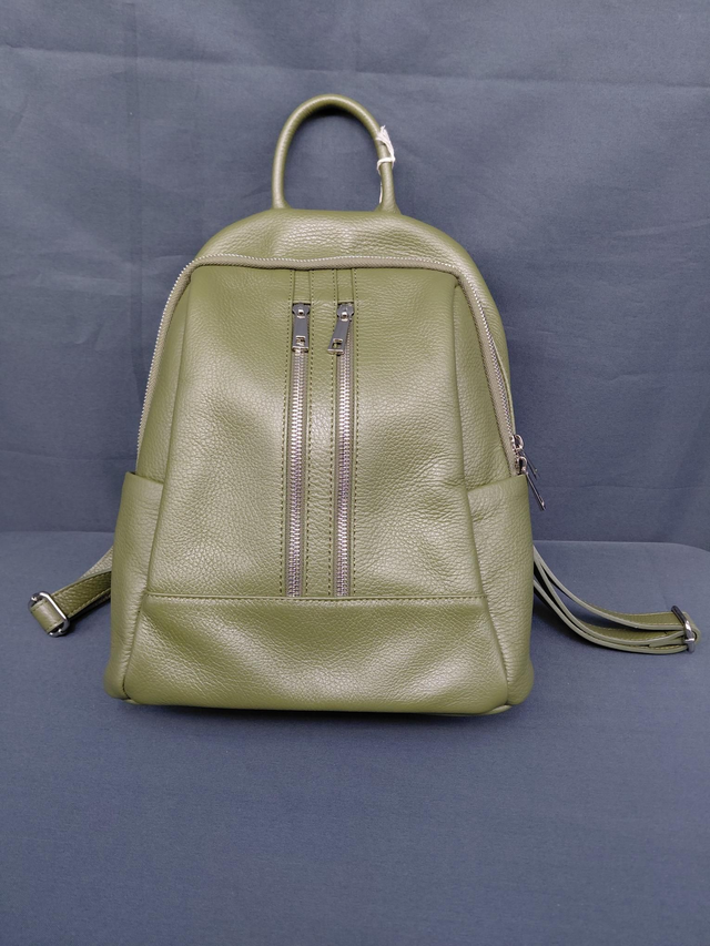 Sac a dos en cuir couleur kaki 