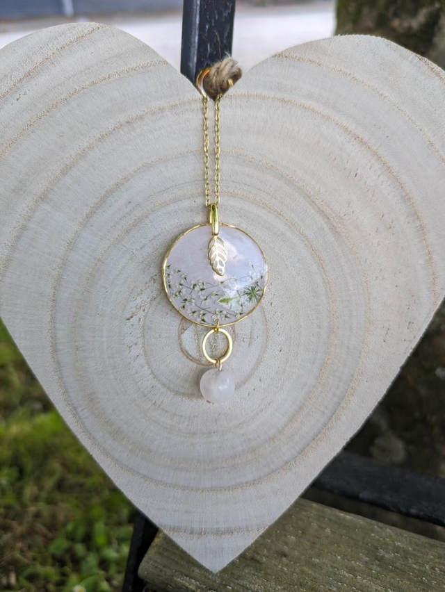 Pendentif fleurs séchées et Quartz rose 🩷