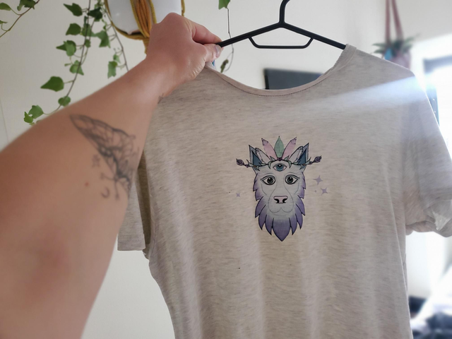 "The Divine Feminine Wolf" T-shirt (S)