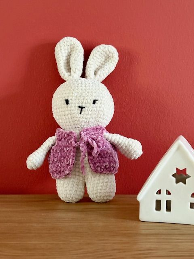Lucine - Peluche lapin au crochet