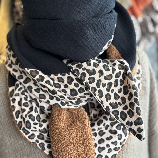 ÉCHARPE COCOON NOIRE SAUVAGE 