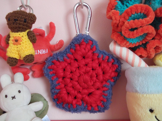 Red and Denim Blue T-shirt Star Carabiner