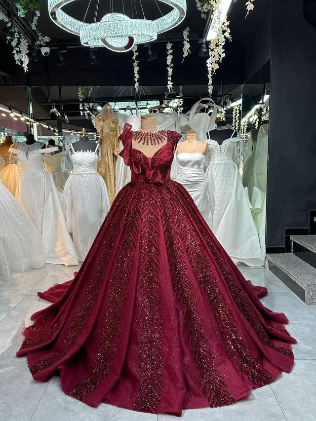 Robe de Mariée Princesse Rouge Col V Brillante/ Réf : RMP17