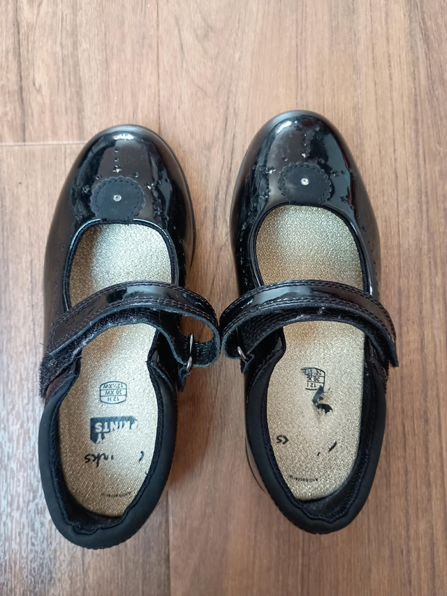 Clarks 12H patent velcro strap