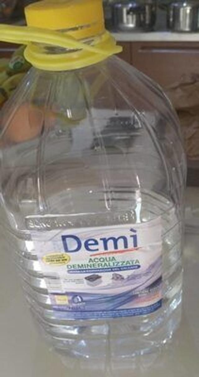 Demi Acqua demineralizzata