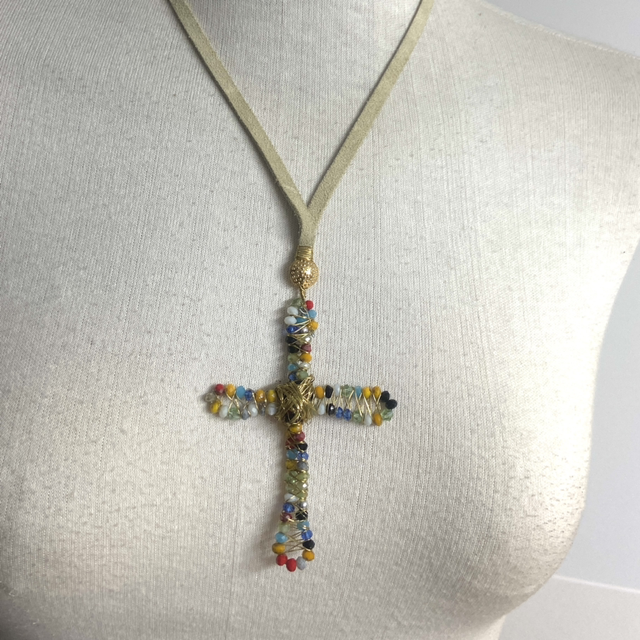 LAB CHIC Necklace Crystal Crucifix 
