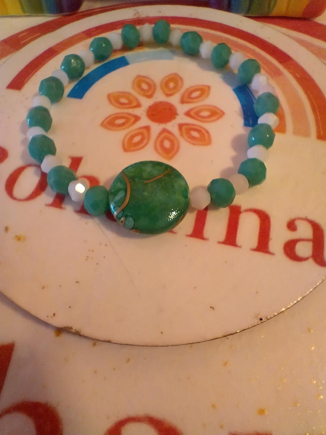 Handmade Green &amp; White Beaded Bracelet with Marbled Stone Accent


