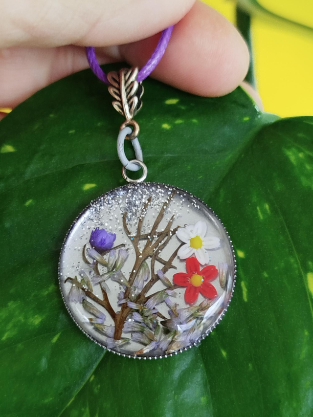 Pendentif lavande et reflets violets 