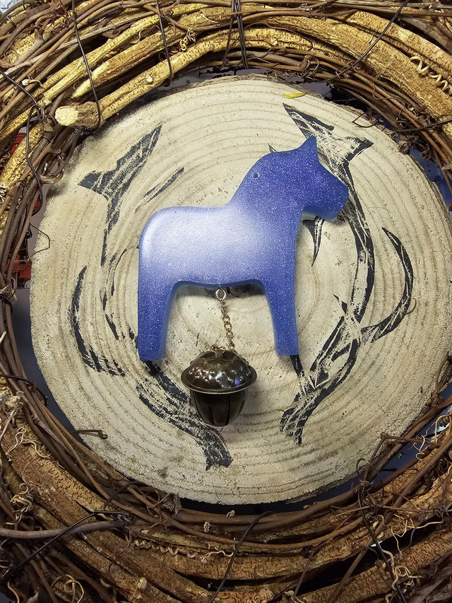 Cheval de Dala violet/bleu grelot 