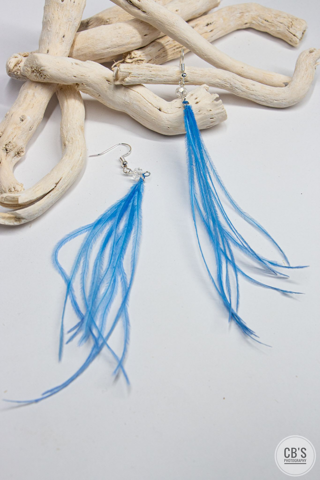 Boucles d'oreilles en plumes d'autruche bleu ciel