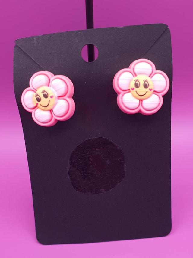 Clip Ons Smiley Flower