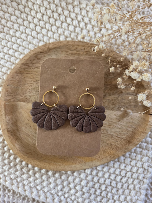 Boucles d&#039;oreilles Edna texturées coloris cuir