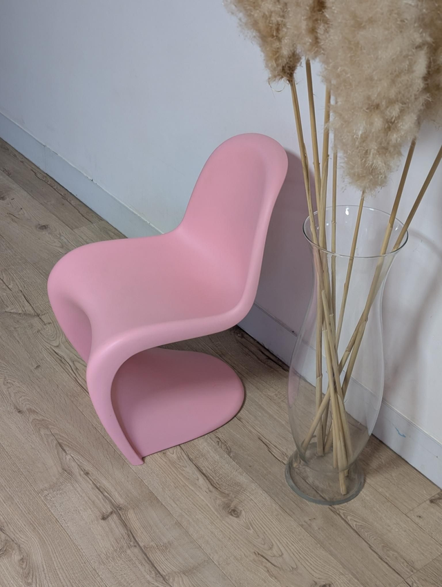 Siège junior Vitra Panton rose - Prix neuf : 229 euros