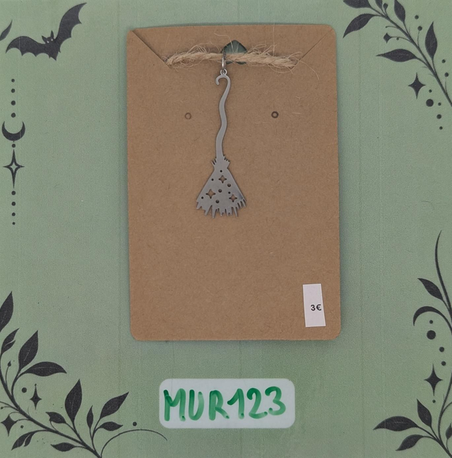 MUR123 Pendentif Balai de Sorcière 