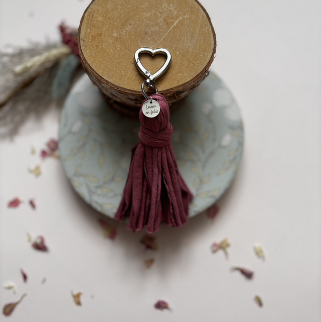 Porte-clés pompon rose de bois en coton recyclé
