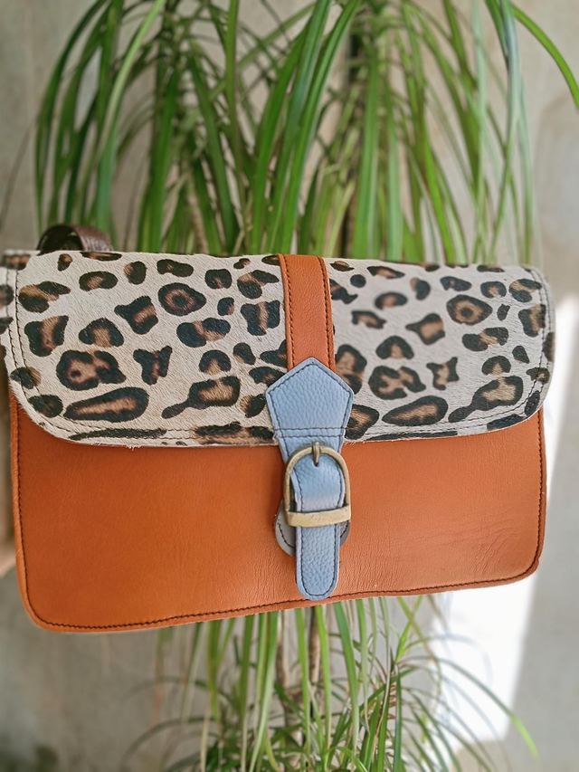 Mala em pele colorida 