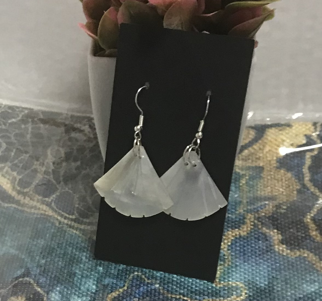 Cream Dangling Earrings-CDE03
