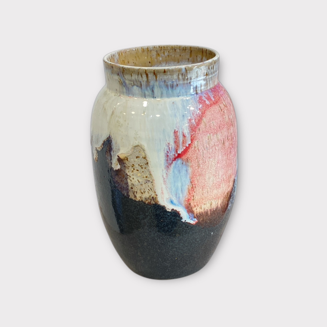 Vase 19 cm, løbende glasur m. rødt - Helle Bornæs 