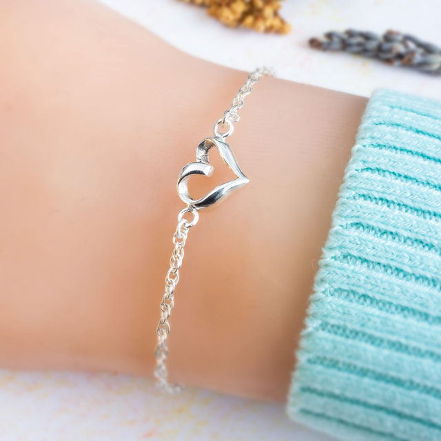 Pulsera de corazón hecha en cadenas de plata 925.