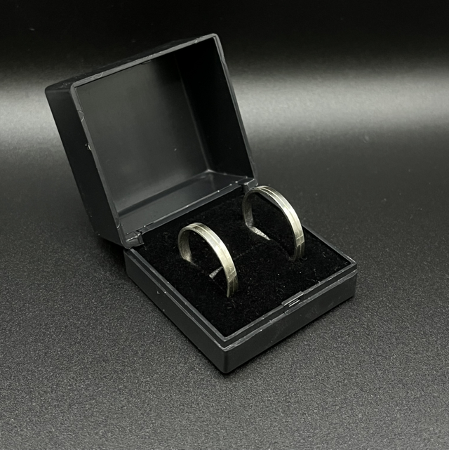 Aliança simples com frizo 