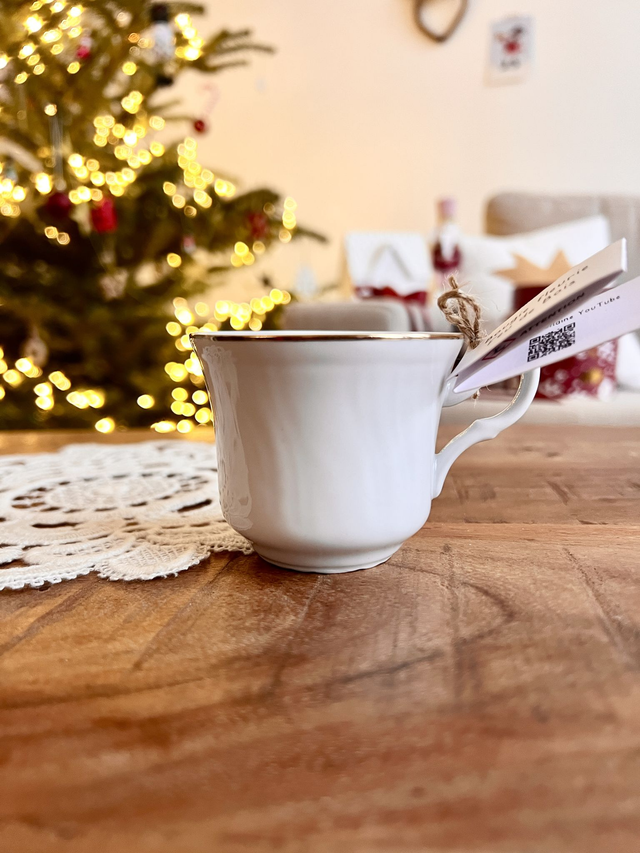 đ Bougie Feu de bois - tasse Ă cafĂ© "lĂ©ger relief et liserĂ© or"