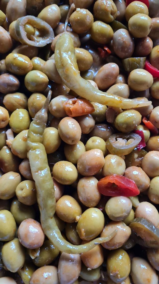 Olives Vertes Pimentées  (Prix au 100gr)