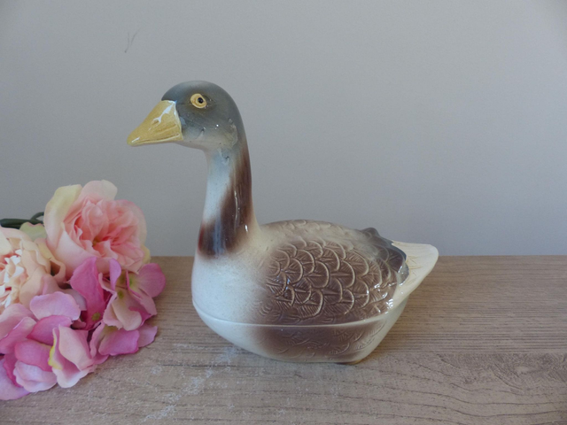 Terrine Oie en Faïence Signée Michel Gaugant – Plat décoratif vintage avec couvercle, décoration rustique de cuisine, France