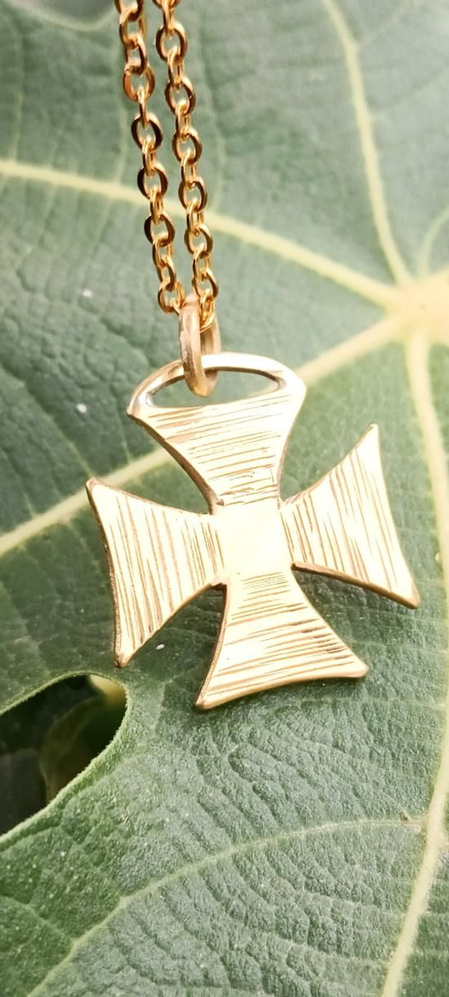 Croix pâtée laiton 