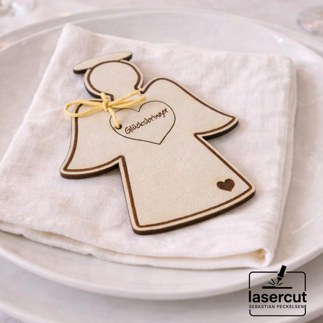 Kleiner Schutzengel aus Holz – mit Herz zum Herausnehmen