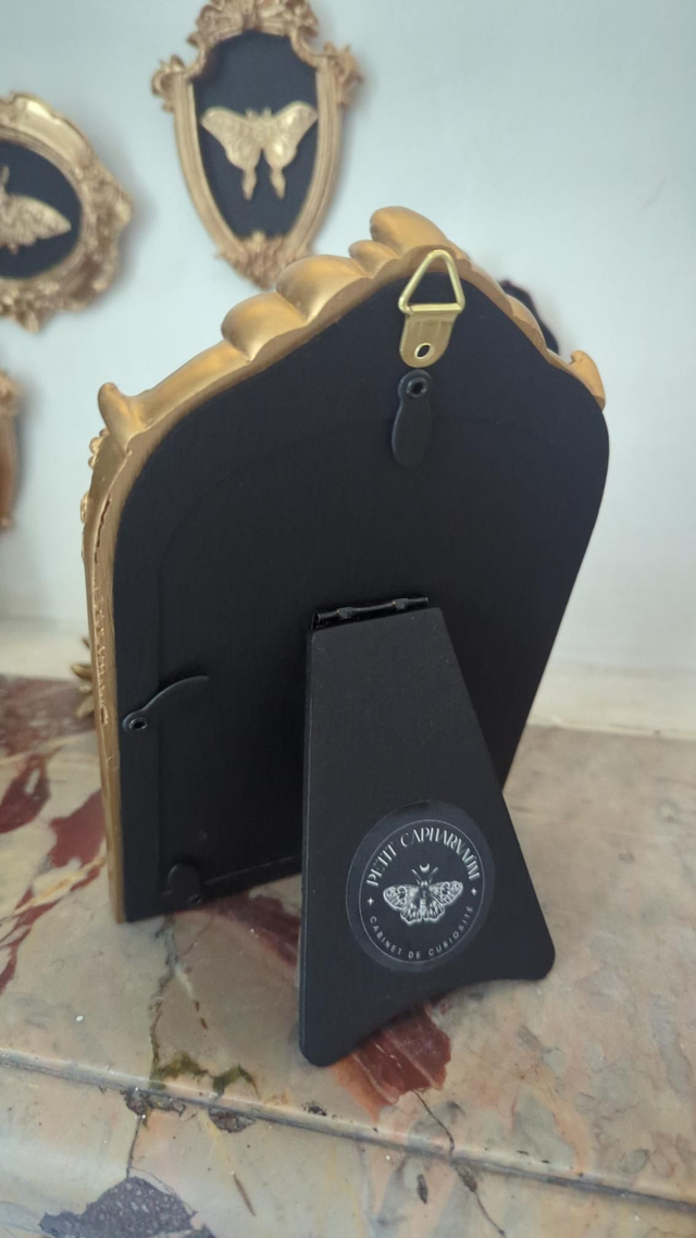 Cadre en arche dorée - cœur sacré ex-voto