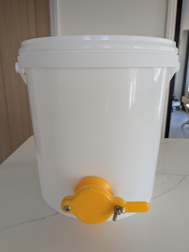 Honey Bucket 30lb with Honey Tap fitted