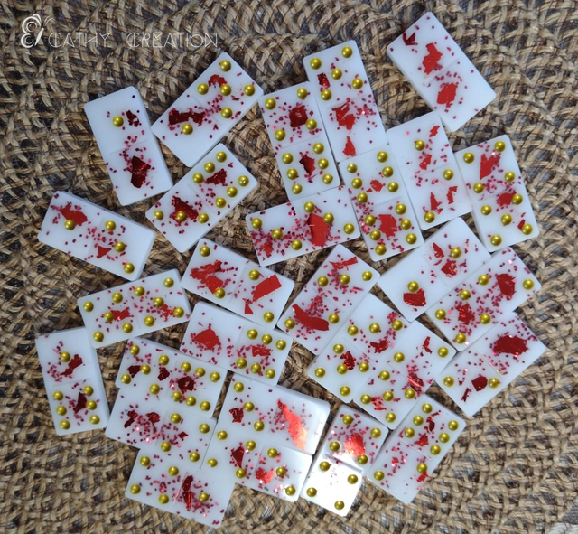 Jeu de dominos blanc et rouge 