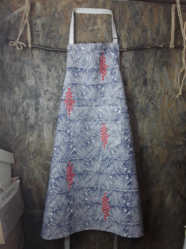 Tablier en lin BUISSON et FRUITS ROUGES bleu