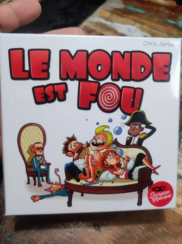 LE MONDE EST FOU