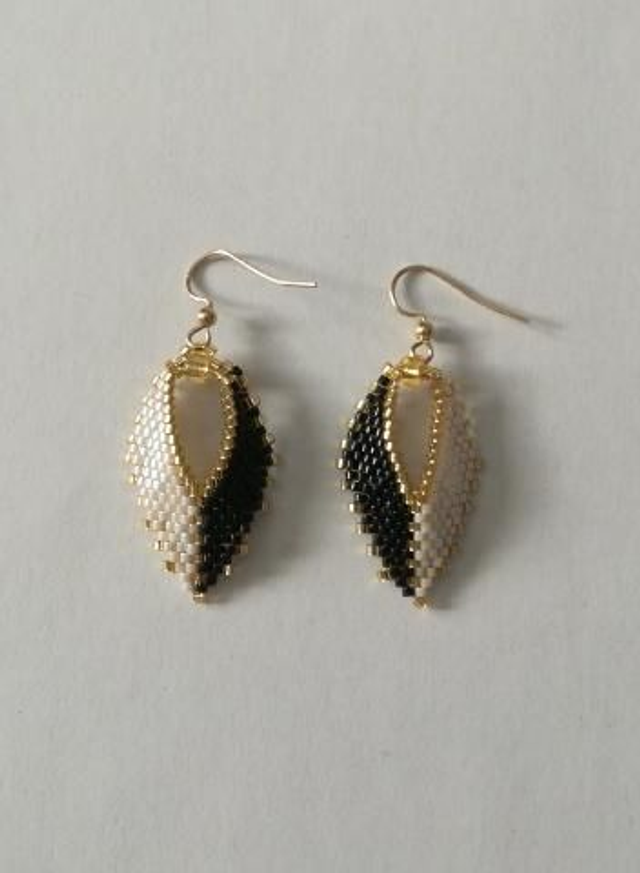 Feuilles russes blanches/noires