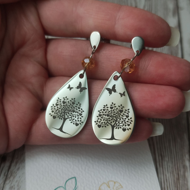 Boucles d&#039;oreilles &quot;Arbre de vie et papillons&quot; gouttes gravées argentées