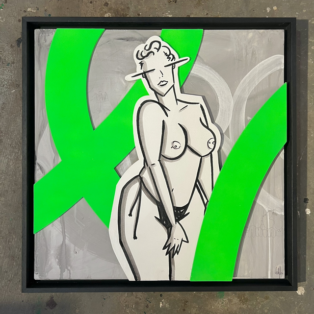 Néon green Stefania on wood