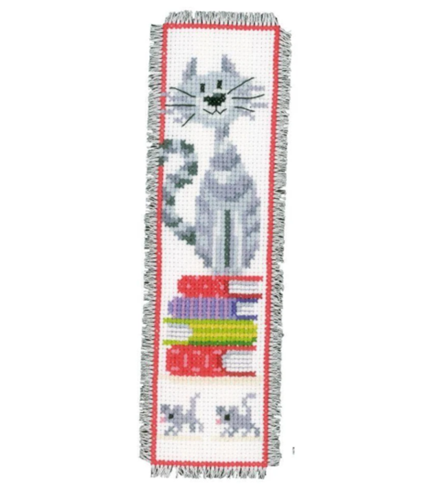 Lesezeichen Katze auf Bücherstapel