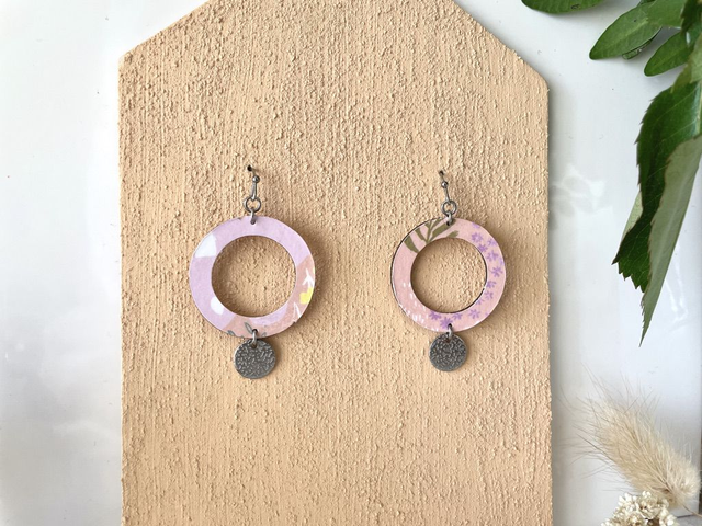 Boucles d’oreilles Cercle M et pampille - Couleurs variées (argenté)