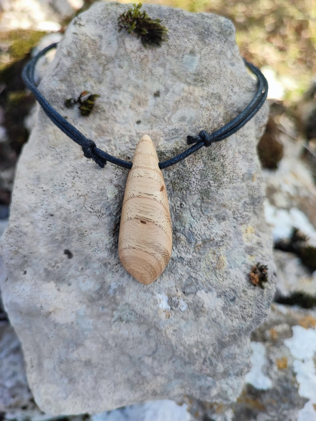 Pendentif en Bois de Châtaignier
