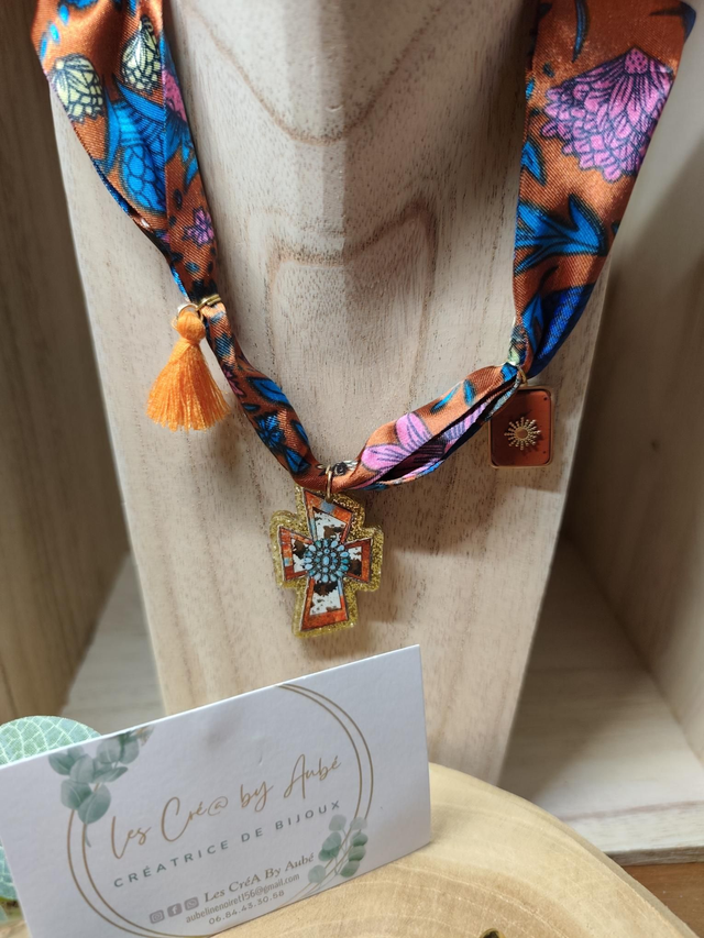 COLLIER CROIX/BRELOQUES ACIER INOXY GOLD/ TISSU MOTIF 0000955