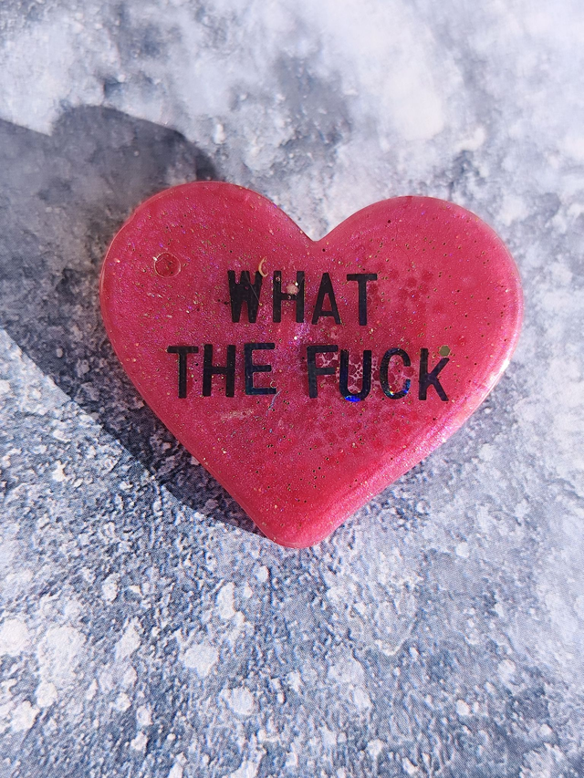 Broche cœur à paillettes - message : WHAT THE FUCK
