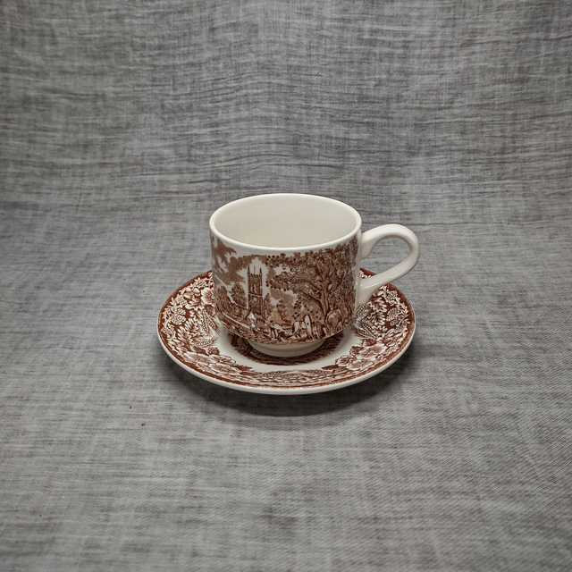 Broadhurst | Kop (diameter 8 | hoogte 7) en Schotel (diameter 14 | hoogte 2 cm) &#039;English Country Life&#039; motief bruine kleur | Vintage