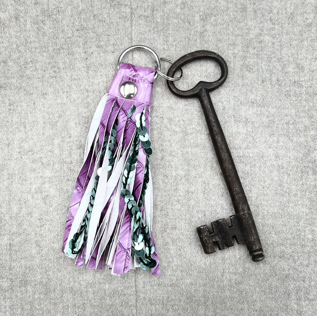 Portachiavi in ecopelle vintage e paillettes 