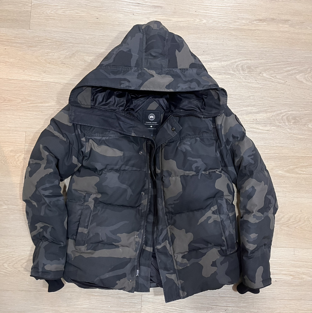 Canada goose size L pre-owned