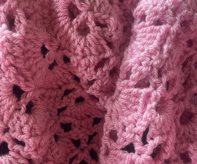 Omslagdoek gehaakt bubblegum 